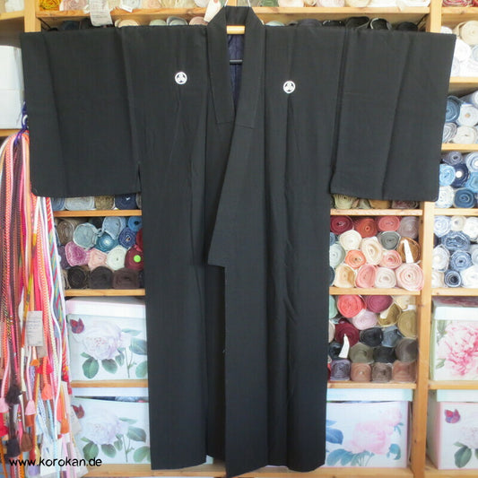 Montsuki Männer Kimono Fushi Tsumugi Seide, schwarz, Drei Blatt Mon