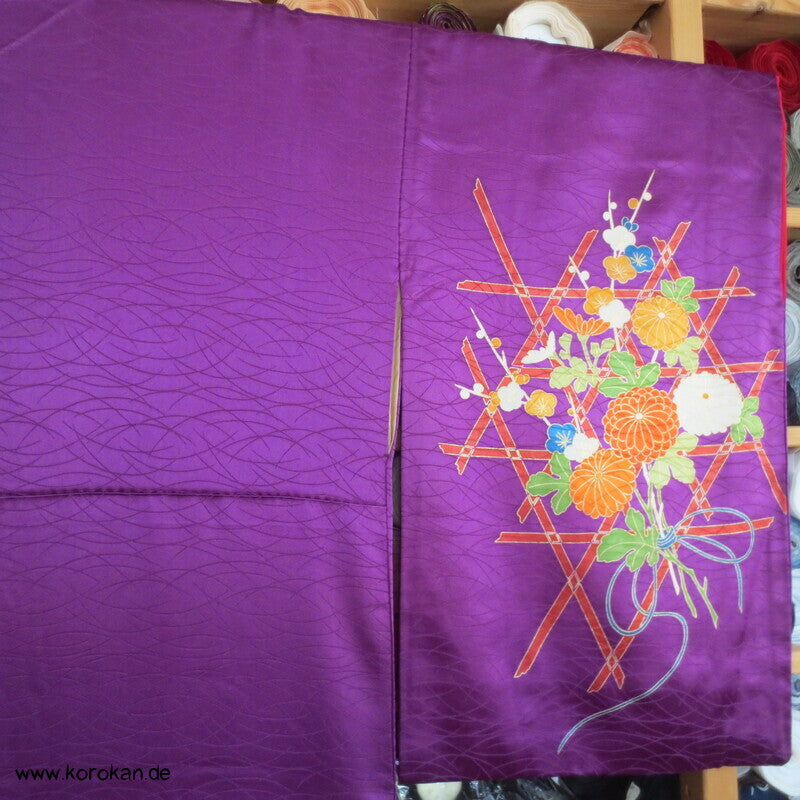 Blüten in Bambusgitter Seidendamast Homongi Kimono