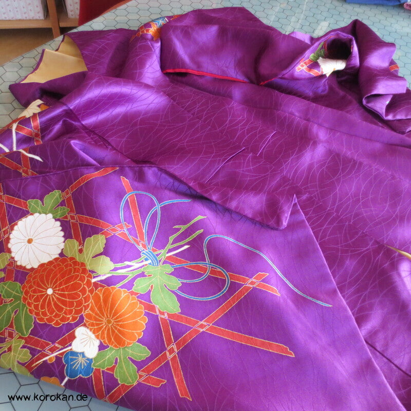 Blüten in Bambusgitter Seidendamast Homongi Kimono