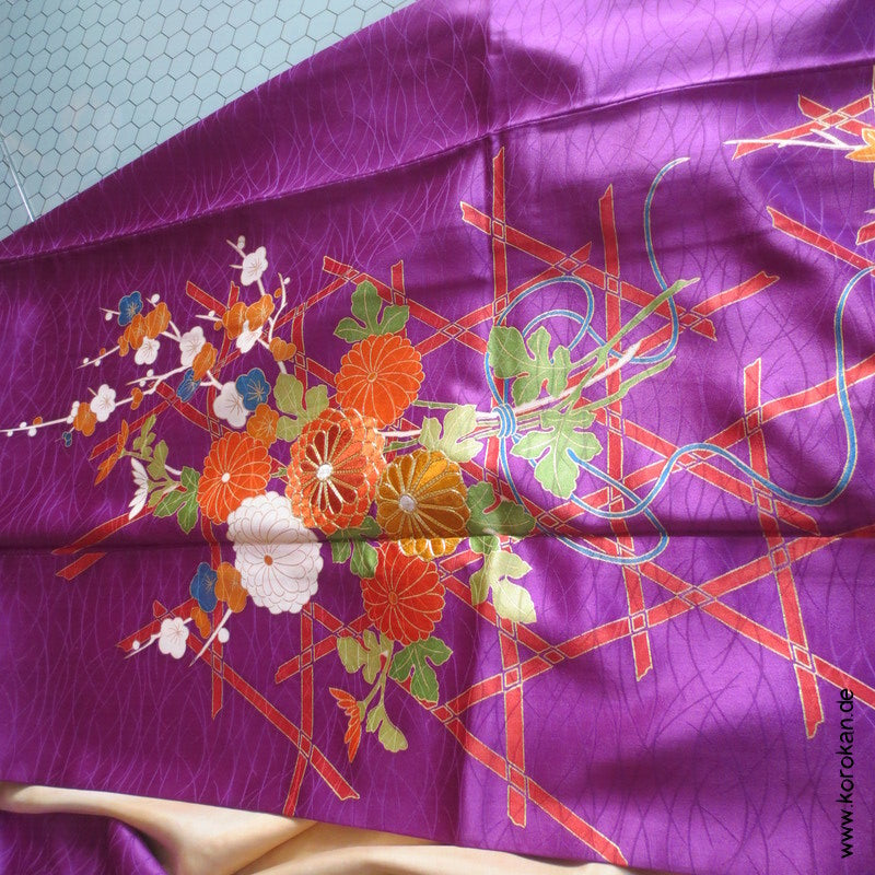 Blüten in Bambusgitter Seidendamast Homongi Kimono