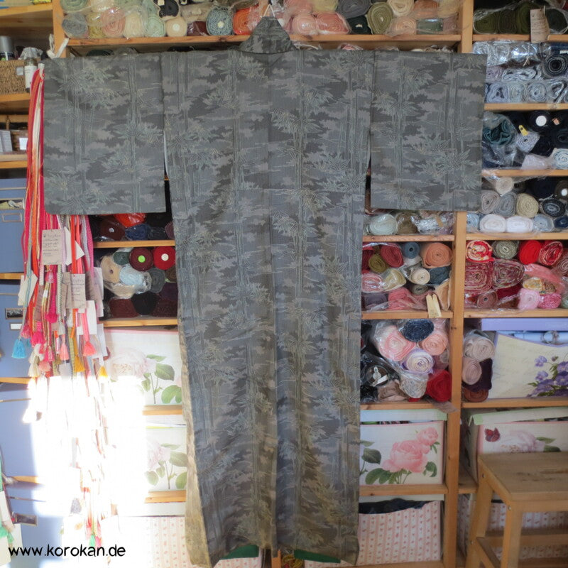 gewebtes Bambusmuster in grauer Tsumugi Seiden Kimono