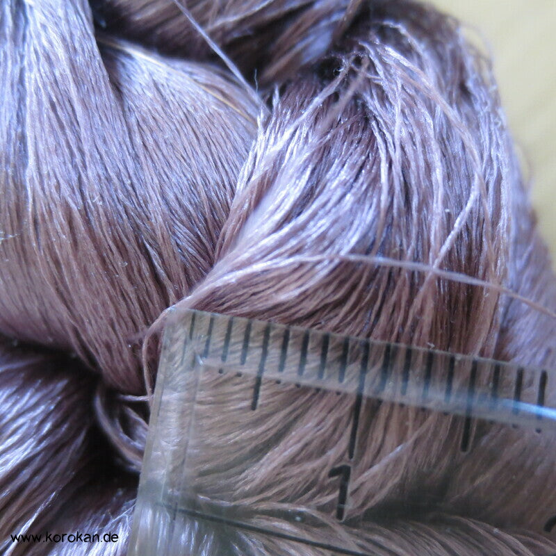 dunkles mauve Seidengarn zum Weben aus japanischer Obi Werkstatt