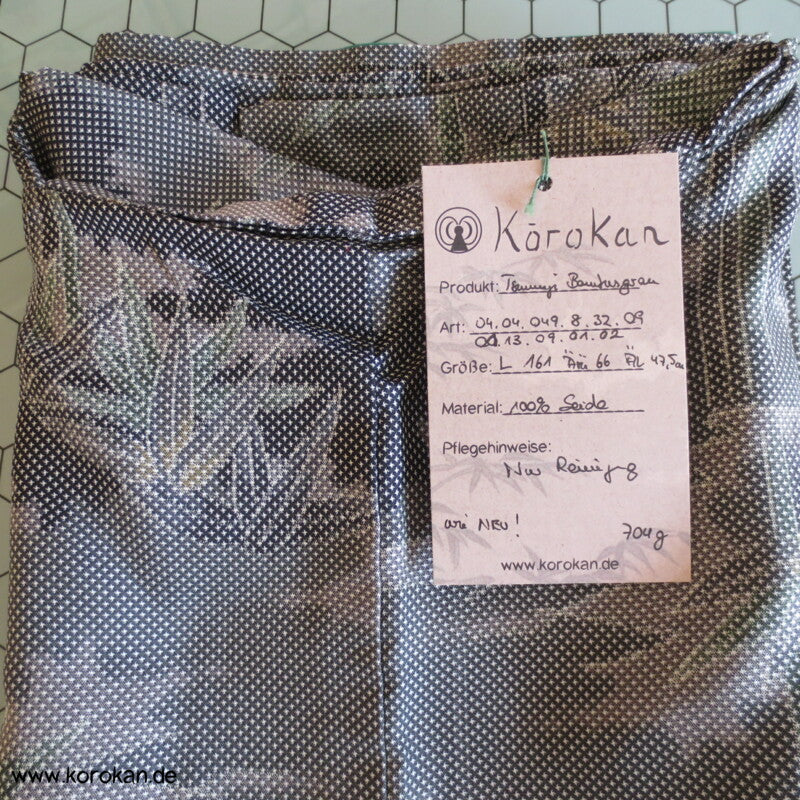 gewebtes Bambusmuster in grauer Tsumugi Seiden Kimono