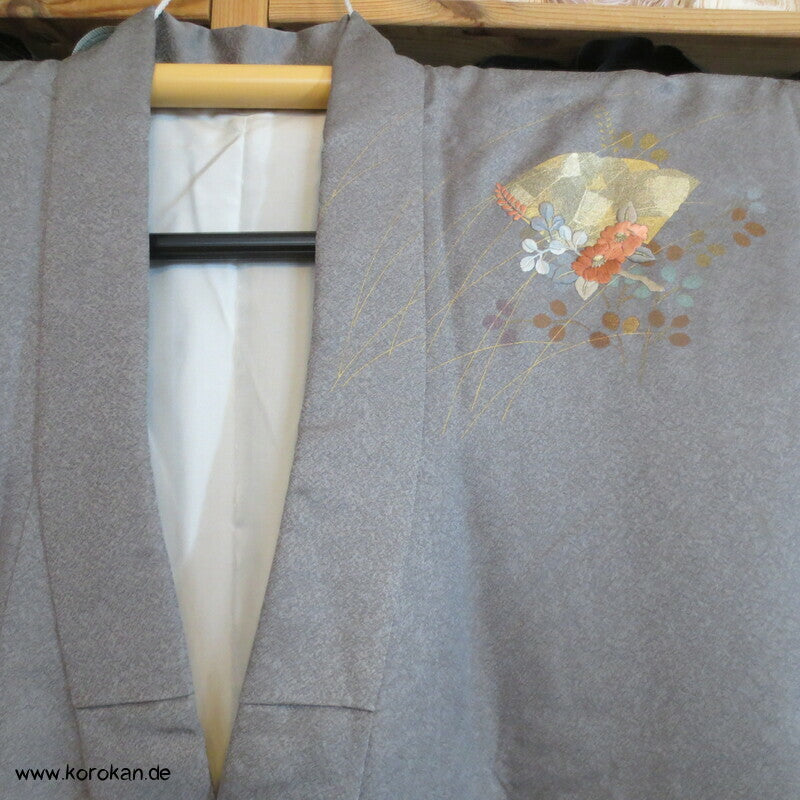 Kosode Kimono, goldene Gräser und Stickerei Homongi