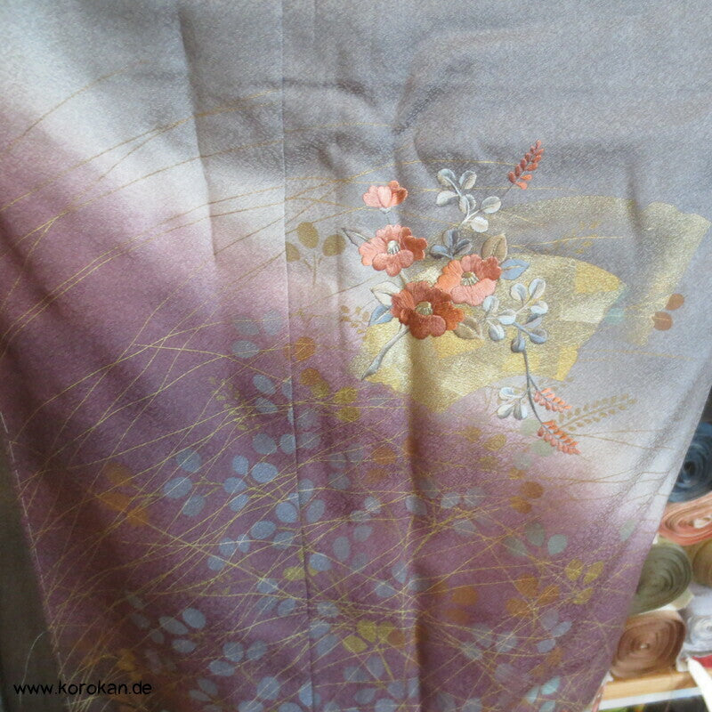 Kosode Kimono, goldene Gräser und Stickerei Homongi