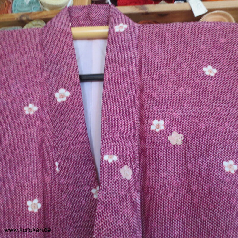 blassroter Homongi Kimono, Kanokodot Druck und Umeblüten auf Seide