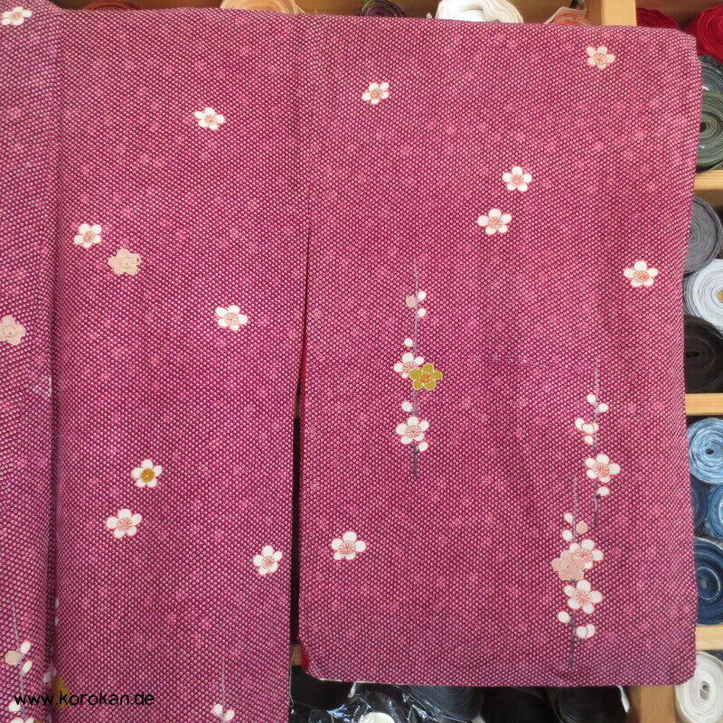 blassroter Homongi Kimono, Kanokodot Druck und Umeblüten auf Seide