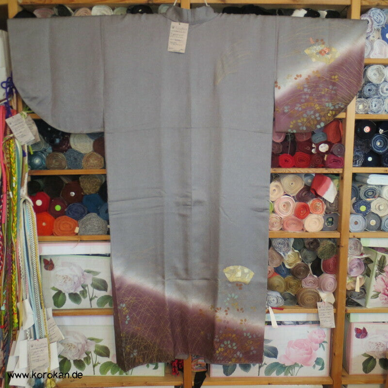 Kosode Kimono, goldene Gräser und Stickerei Homongi