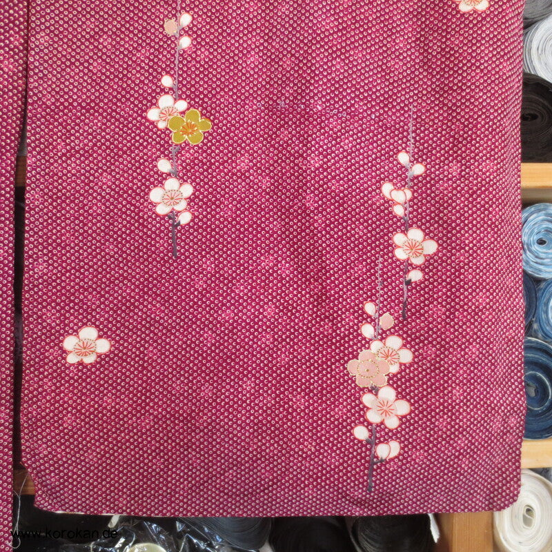 blassroter Homongi Kimono, Kanokodot Druck und Umeblüten auf Seide