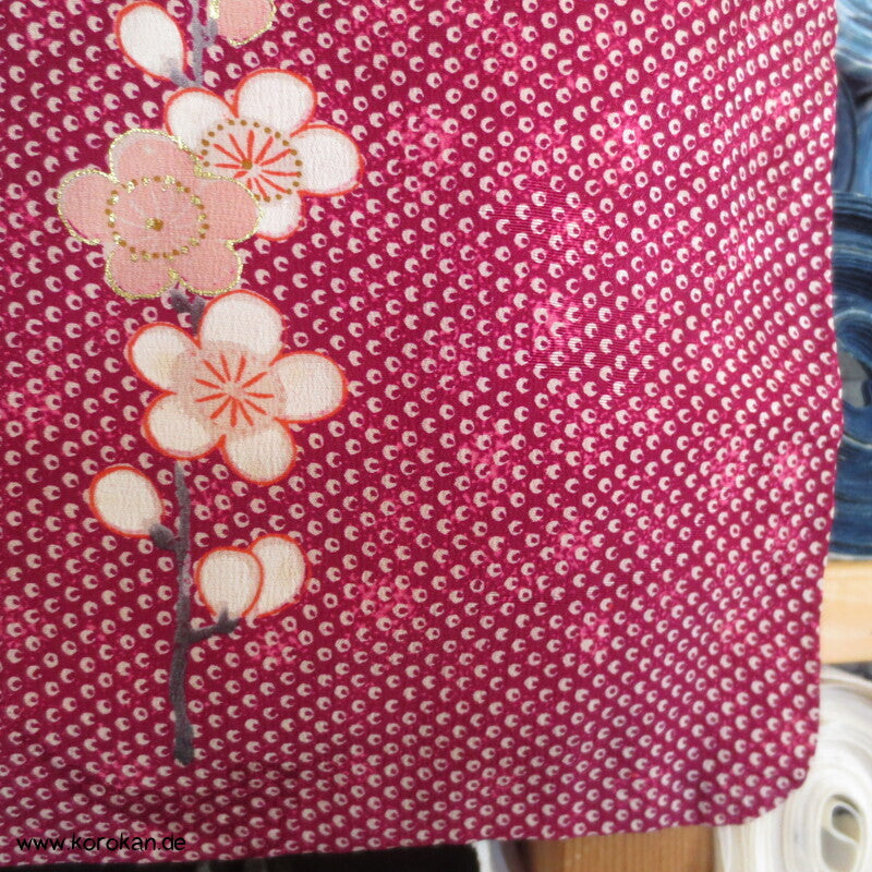 blassroter Homongi Kimono, Kanokodot Druck und Umeblüten auf Seide