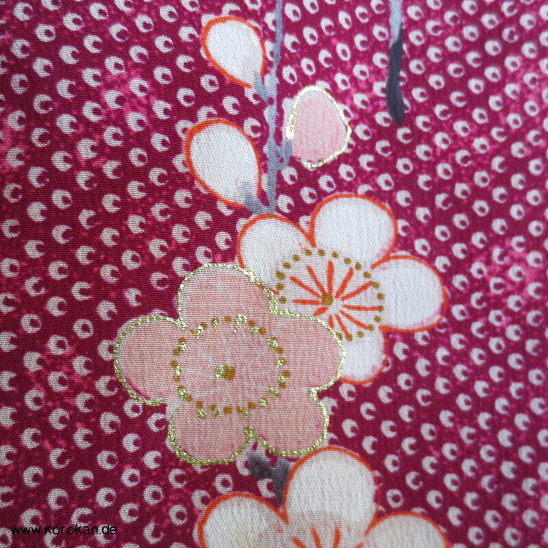 blassroter Homongi Kimono, Kanokodot Druck und Umeblüten auf Seide