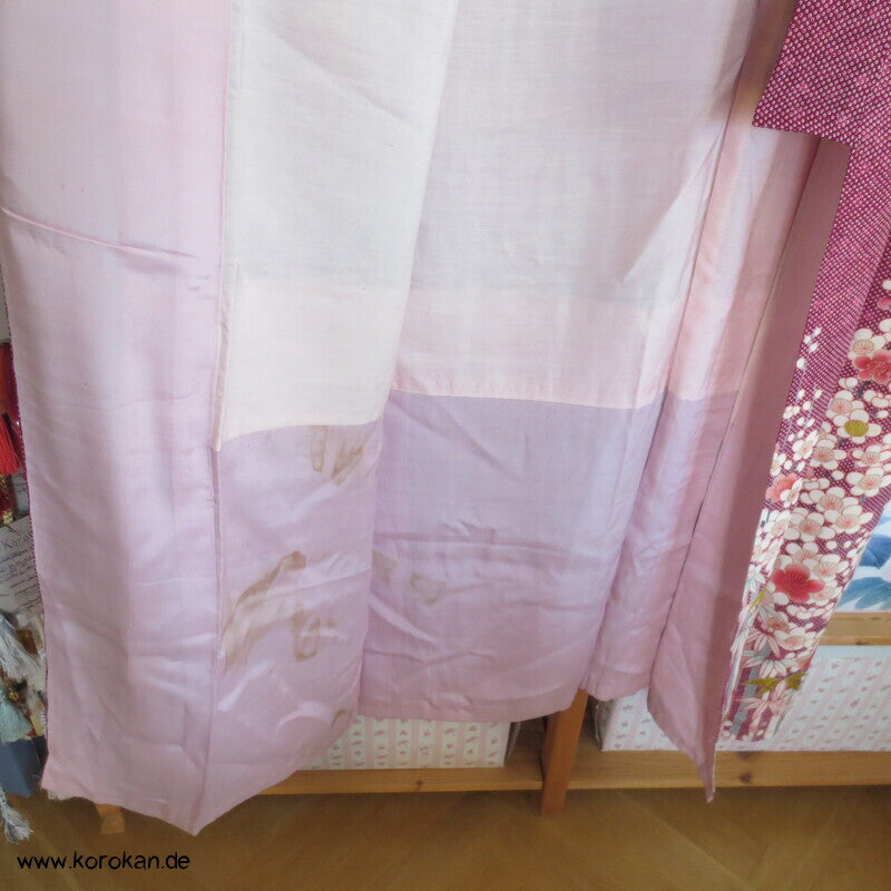 blassroter Homongi Kimono, Kanokodot Druck und Umeblüten auf Seide