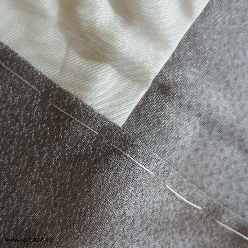 Kosode Kimono, goldene Gräser und Stickerei Homongi