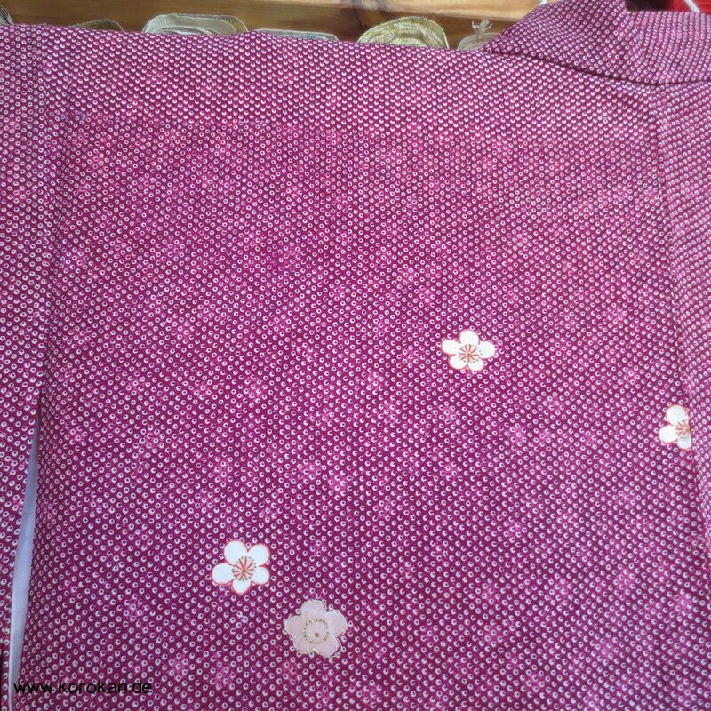 blassroter Homongi Kimono, Kanokodot Druck und Umeblüten auf Seide