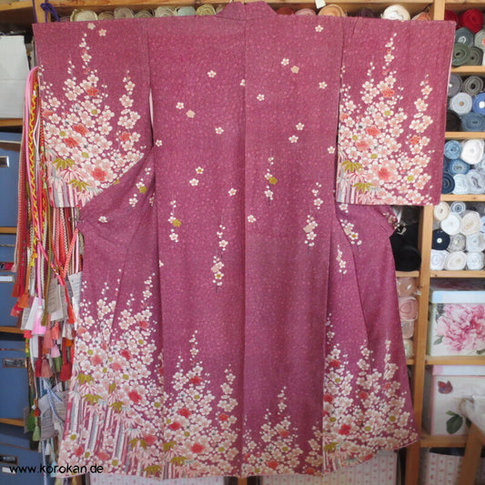 blassroter Homongi Kimono, Kanokodot Druck und Umeblüten auf Seide