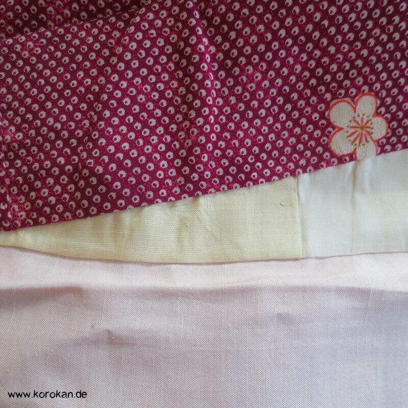 blassroter Homongi Kimono, Kanokodot Druck und Umeblüten auf Seide