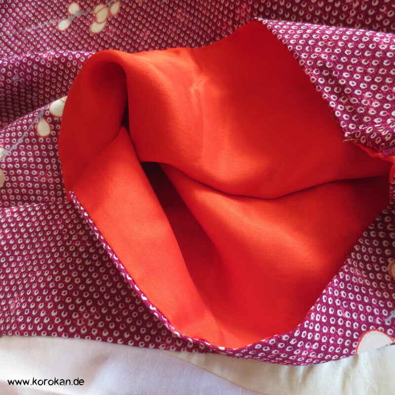 blassroter Homongi Kimono, Kanokodot Druck und Umeblüten auf Seide