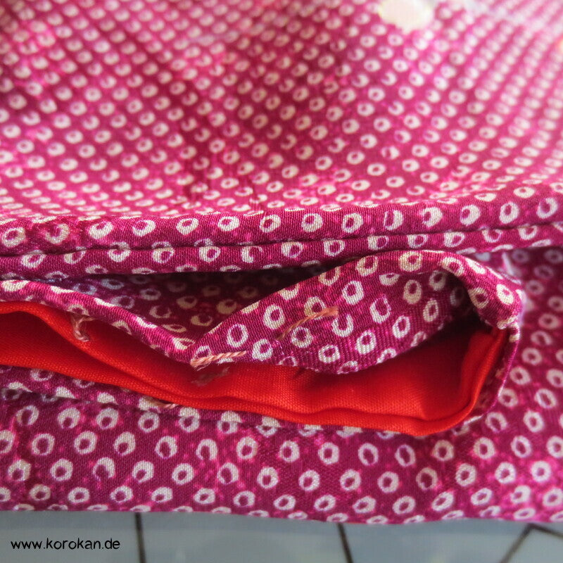 blassroter Homongi Kimono, Kanokodot Druck und Umeblüten auf Seide
