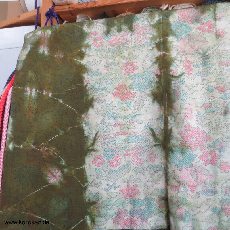 moos gebatikter Blumen Kasuri Tsumugi Hitoe Kimono, sehr groß