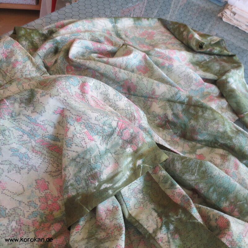 moos gebatikter Blumen Kasuri Tsumugi Hitoe Kimono, sehr groß