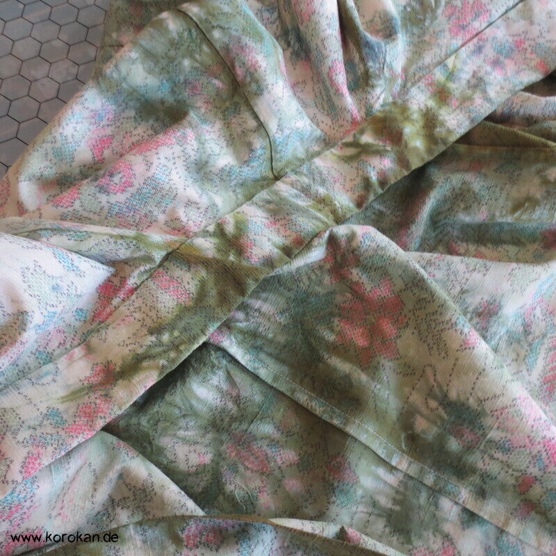 moos gebatikter Blumen Kasuri Tsumugi Hitoe Kimono, sehr groß