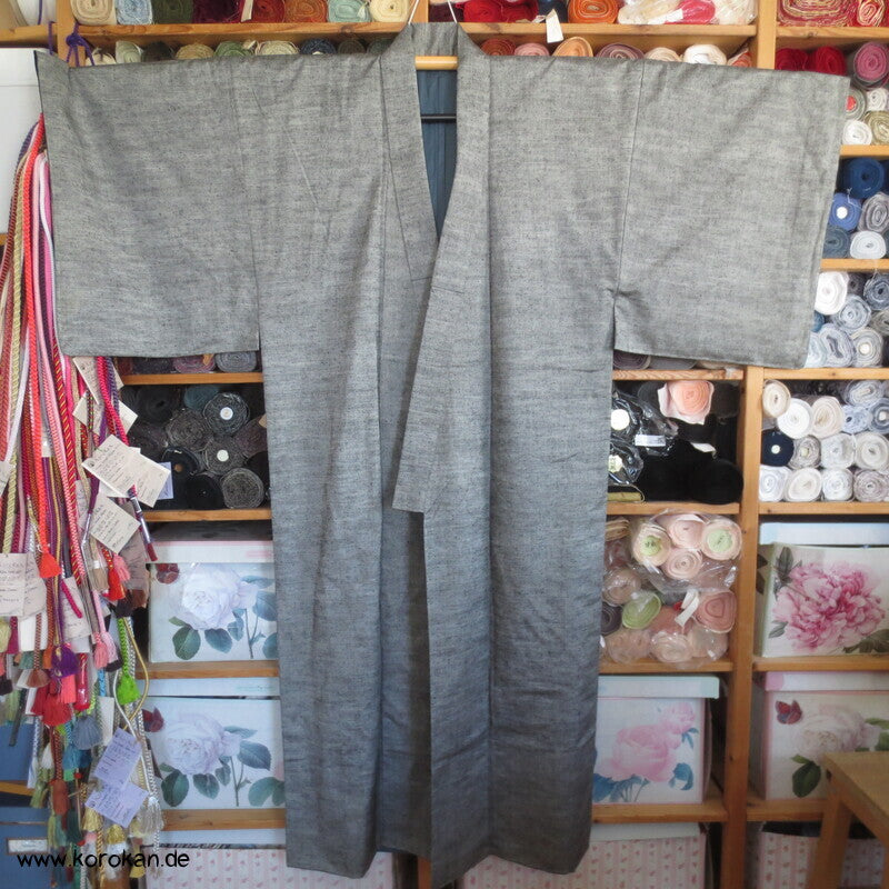 hellgrauer Herren Tsumugi Seiden Kimono