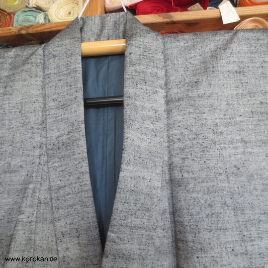 hellgrauer Herren Tsumugi Seiden Kimono