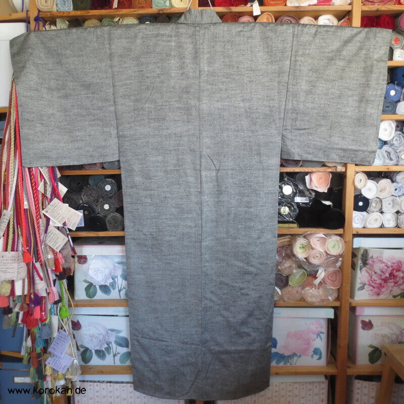 hellgrauer Herren Tsumugi Seiden Kimono