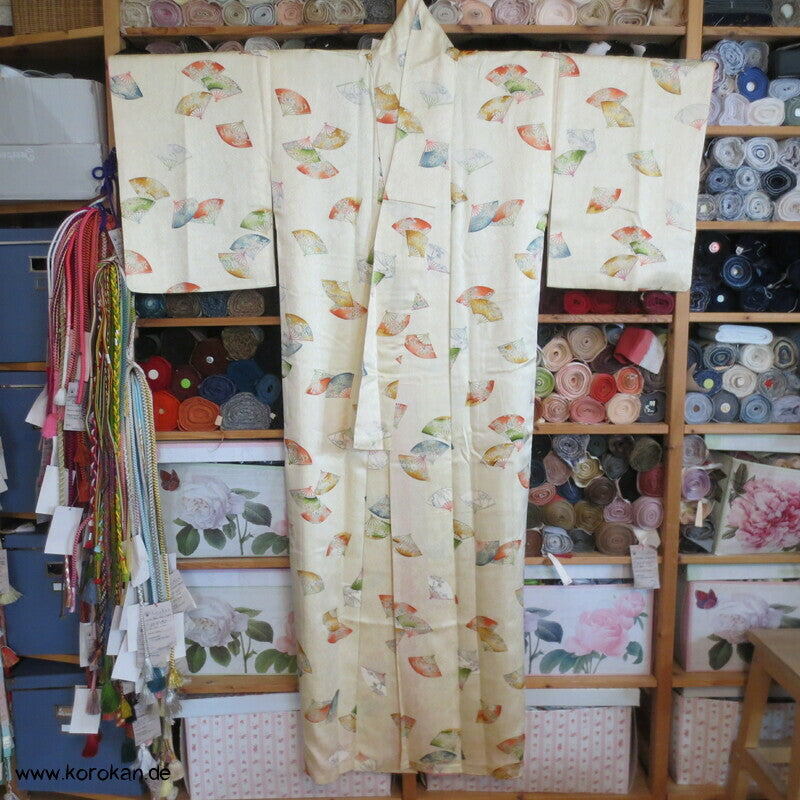 Fächerdruck, Goldakzente Komon Seiden Kimono