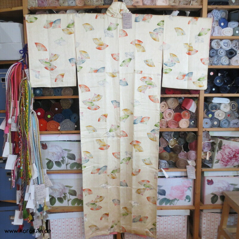 Fächerdruck, Goldakzente Komon Seiden Kimono
