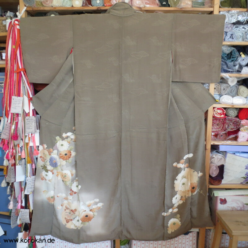 Chrysanthemen, Stickerei, antiker Irotomesode, khaki Seiden Kimono