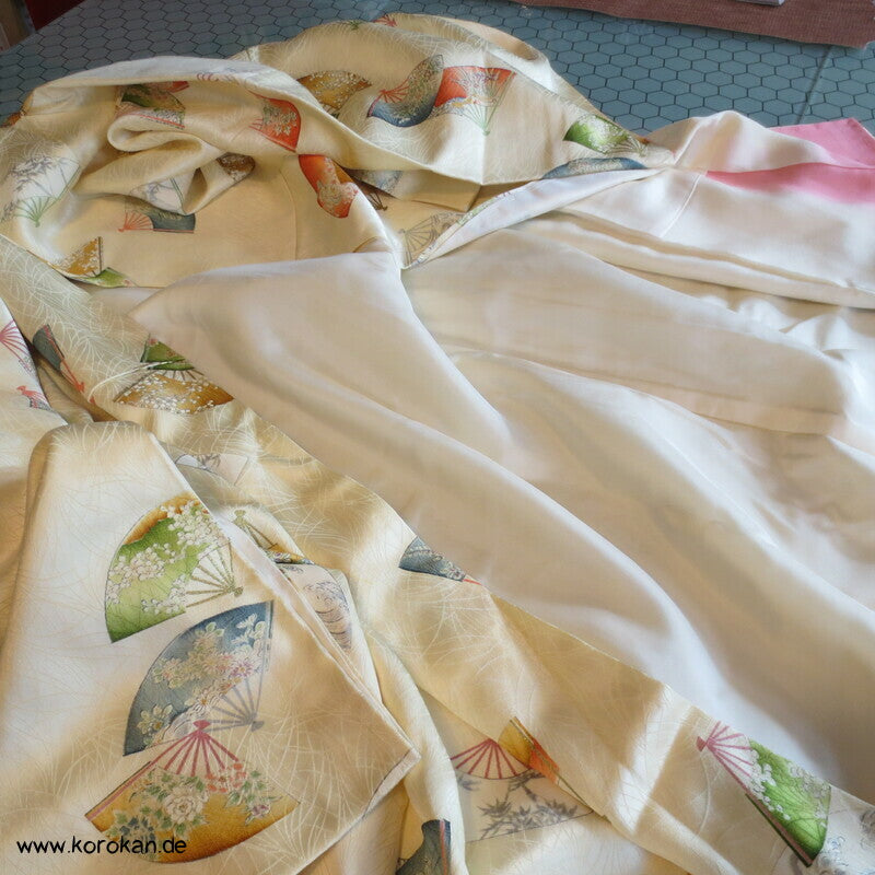 Fächerdruck, Goldakzente Komon Seiden Kimono