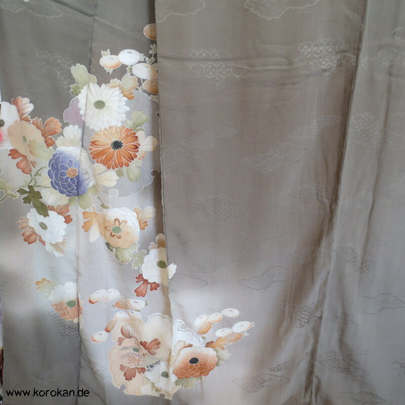 Chrysanthemen, Stickerei, antiker Irotomesode, khaki Seiden Kimono