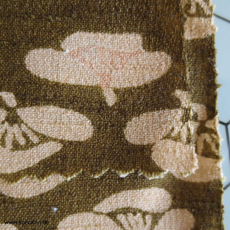 Kamelien auf oliv Kimono Wolle Stoffrolle