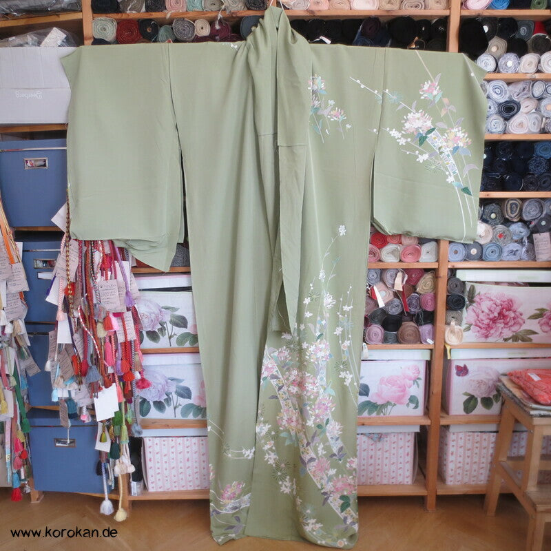 Blütenbögen auf schilfgrün Seiden Karieba für Homongi