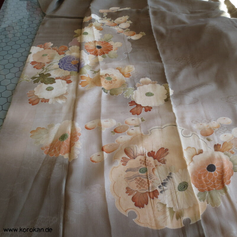 Chrysanthemen, Stickerei, antiker Irotomesode, khaki Seiden Kimono
