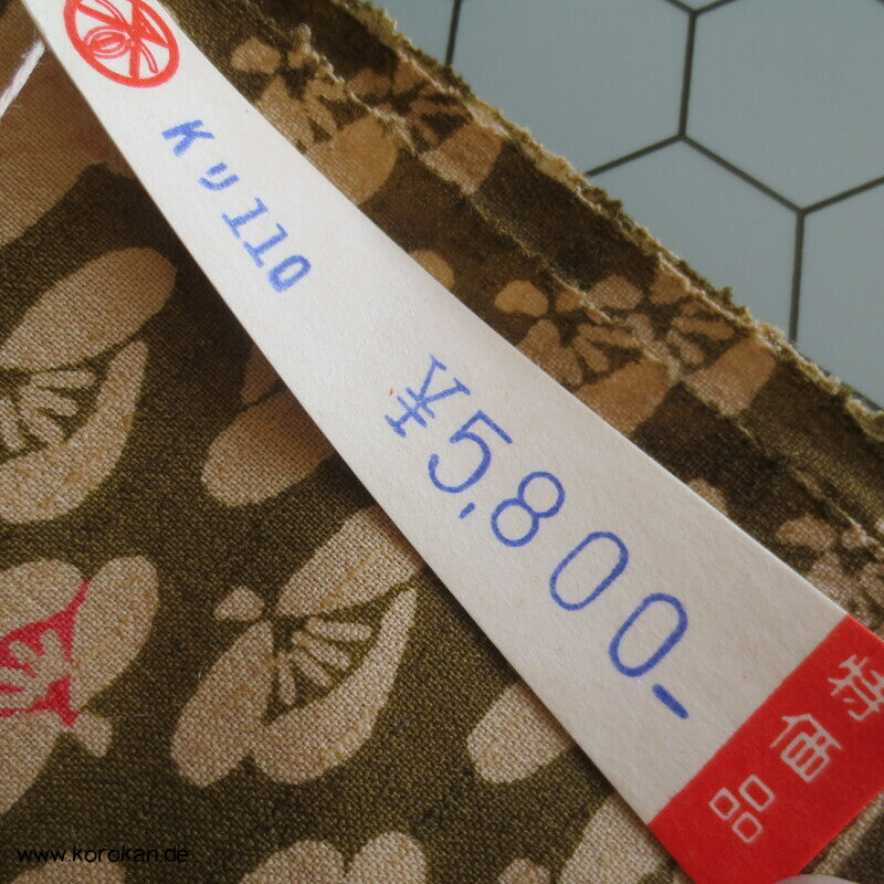 Kamelien auf oliv Kimono Wolle Stoffrolle