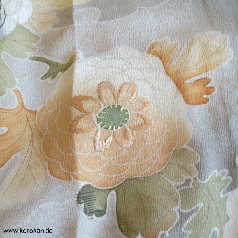 Chrysanthemen, Stickerei, antiker Irotomesode, khaki Seiden Kimono