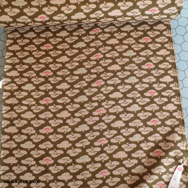 Kamelien auf oliv Kimono Wolle Stoffrolle