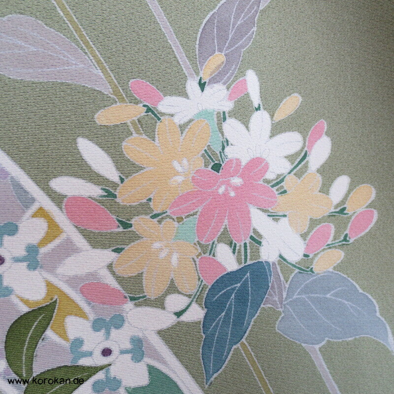 Blütenbögen auf schilfgrün Seiden Karieba für Homongi