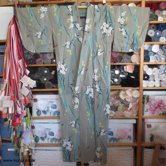 schilfgraugrüner Yukata Kimono, reine Baumwolle, mit hellen Blüten