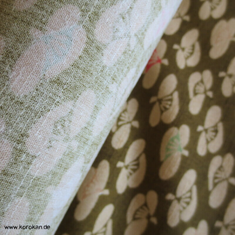 Kamelien auf oliv Kimono Wolle Stoffrolle