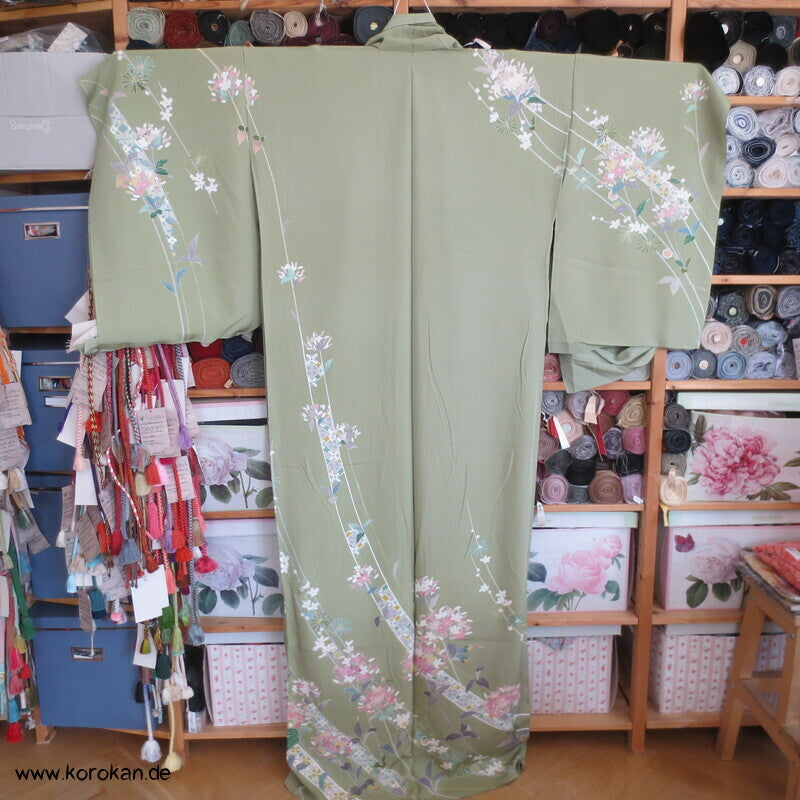 Blütenbögen auf schilfgrün Seiden Karieba für Homongi