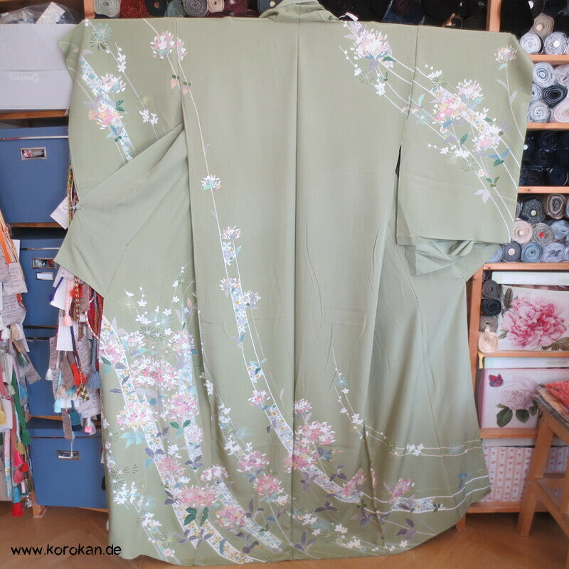 Blütenbögen auf schilfgrün Seiden Karieba für Homongi