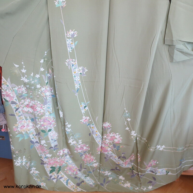 Blütenbögen auf schilfgrün Seiden Karieba für Homongi