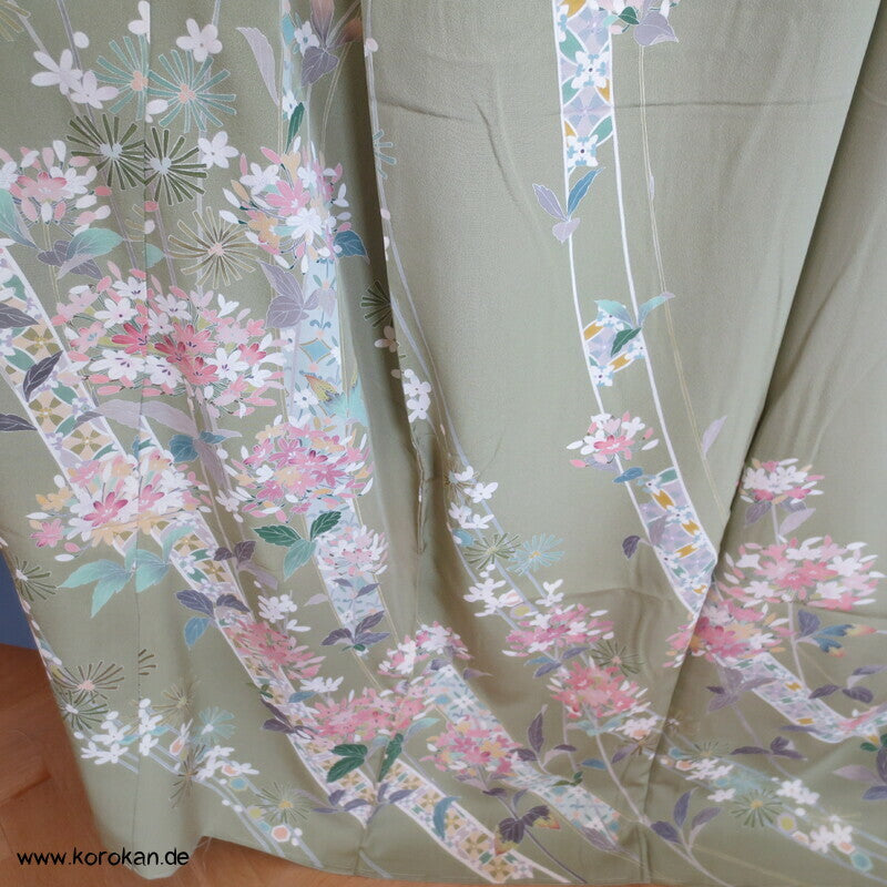 Blütenbögen auf schilfgrün Seiden Karieba für Homongi