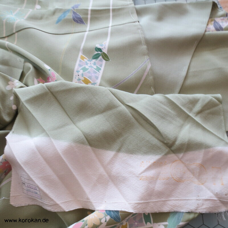 Blütenbögen auf schilfgrün Seiden Karieba für Homongi