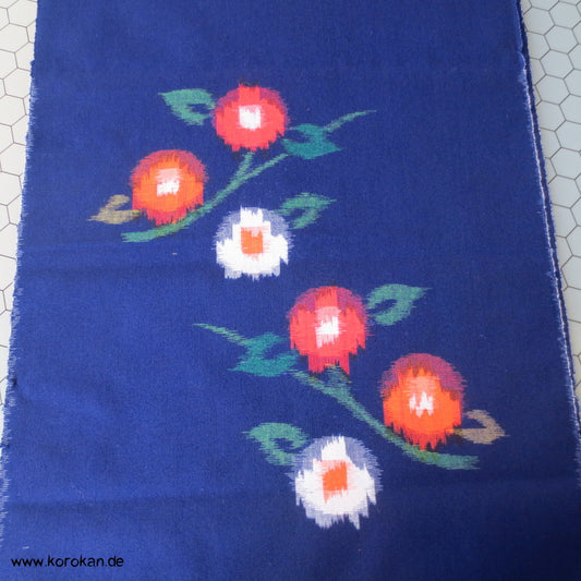 Restrolle Kasuri Blüten rot auf blau - Wollstoff für Haori Kimono Jacke