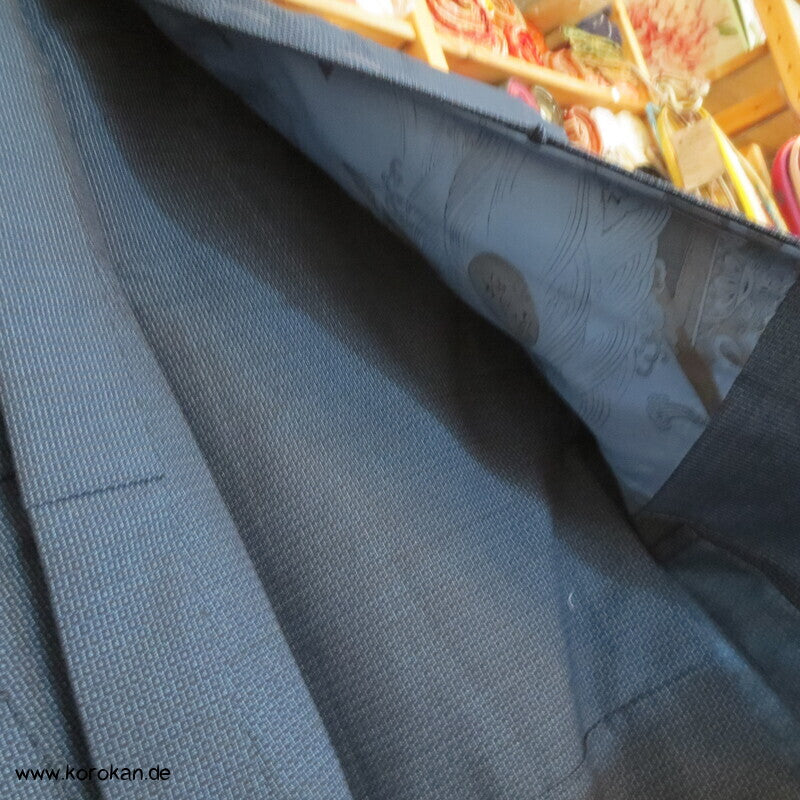 großes Kimono und Haori Set blau schwarzer Kikko Wolle / Seide, wie neu