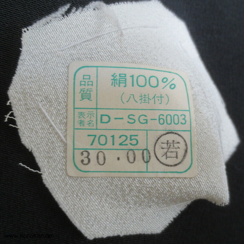 Tomesode, roter Vogel im Pfingstrosenbusch Seiden Karieba